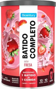Envase de batido completo Bicentury sabor fresa, con fresas y fondo rosado.